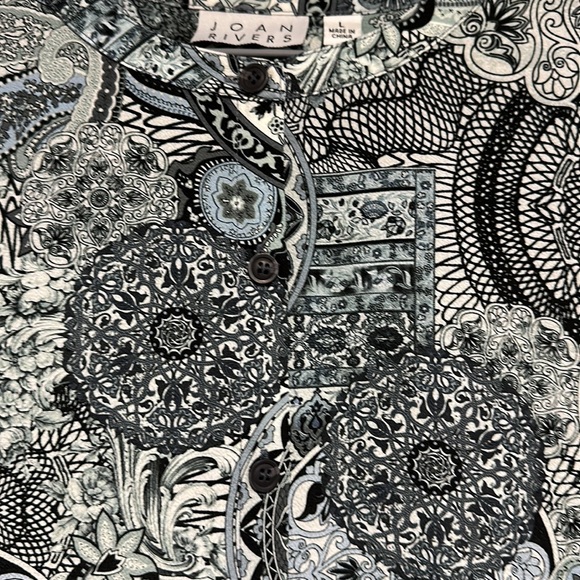 NWT-Joan Rivers, Classics Collection, Print Textured Blouse, Long Sleeves - Picture 4 of 11